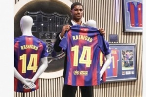 新环境新气象！拉什福德晒手持巴萨14号球衣照&amp;更新社媒头像