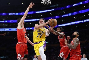 九游体育APP-东契奇湖人生涯新高51分10篮板9助攻 湖人力擒公牛