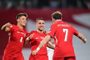 居莱尔：亚马尔非常出色也很有天赋，但我们场上位置并不相同