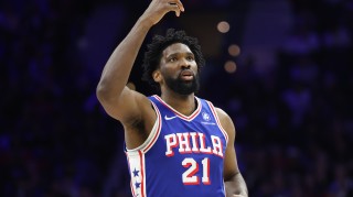 状态火热！恩比德首节7中4砍下13分1板1助