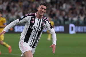 九游体育首页-意媒：弗拉霍维奇转会停滞 高薪阻碍交易或需沙特资本解局