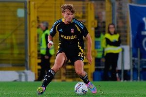 九游体育APP-英媒：热刺被阿森纳截胡埃泽后，关注帕斯、阿克利乌舍等多人