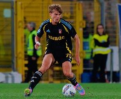 九游体育APP-英媒：热刺被阿森纳截胡埃泽后，关注帕斯、阿克利乌舍等多人